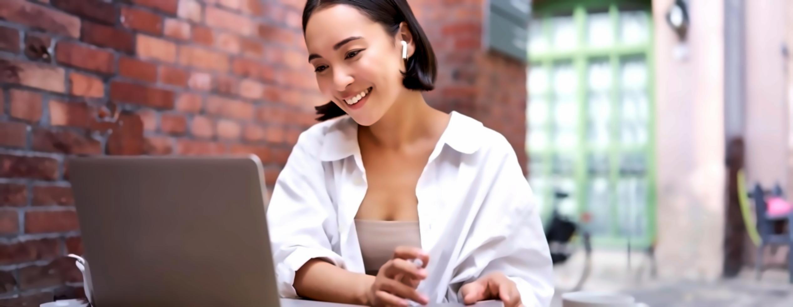 Professional mobile SEO training environment with learning materials and devices